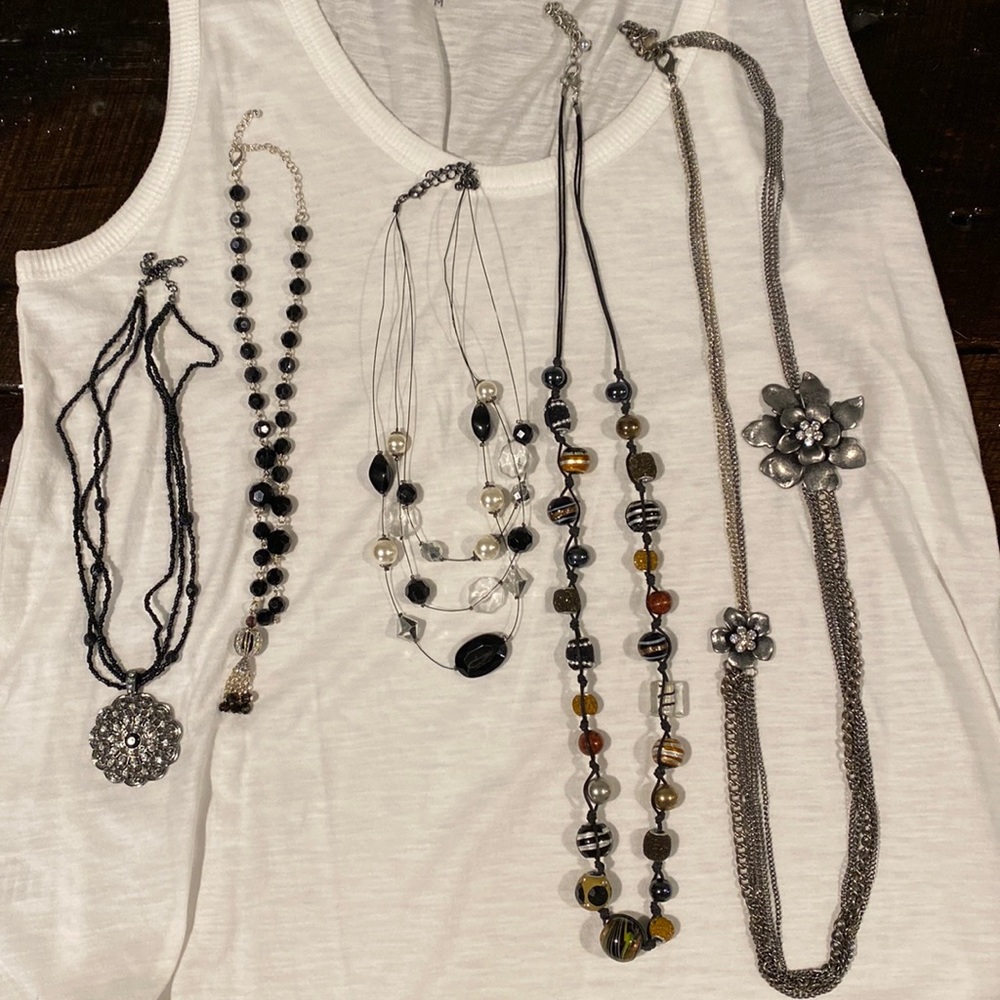 Black and White Five different necklaces